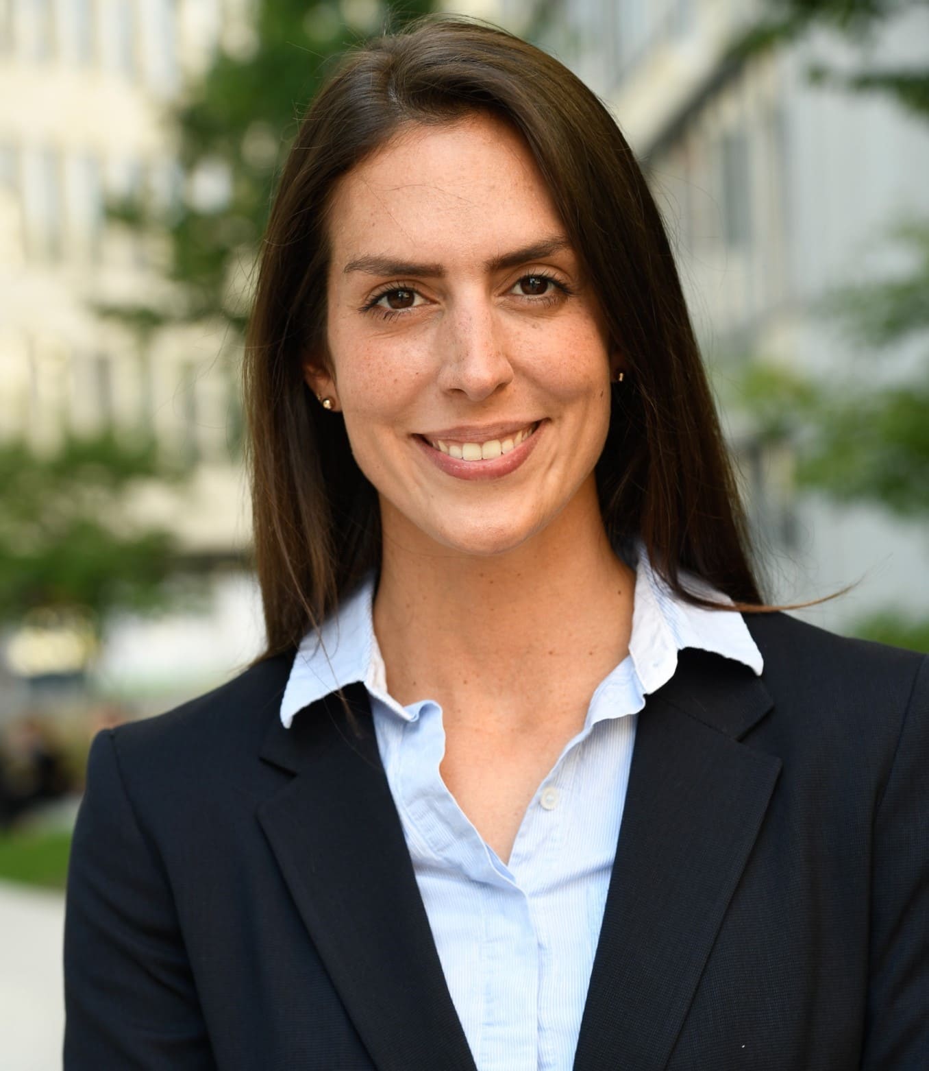 Frau Adriana Zenleser